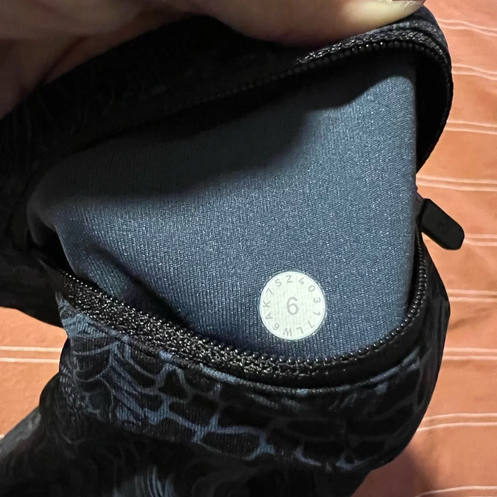 LULULEMON - Picture 4 of 5